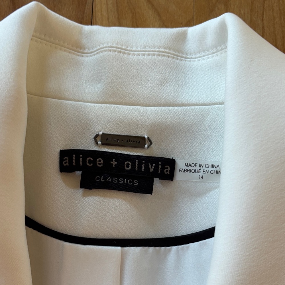 Alice + Olivia Classic White Blazer - Picture 2 of 9